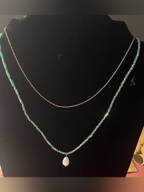 Plunder Turquoise colored Beaded Necklace w/ Pearl Pendant and gold layer chain